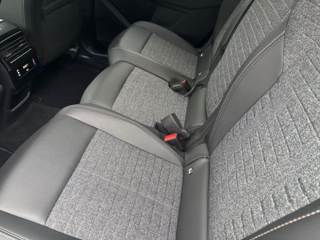 2025 Peugeot 5008 1.2 MHEV 145bhp E-DCS6 Allure €44,950 thumbnail