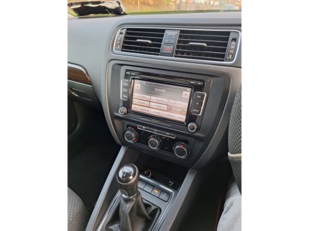 2015 Volkswagen Jetta CL 2.0 TDI MANUAL 5SPEED 110HP 4DR €9,995 thumbnail