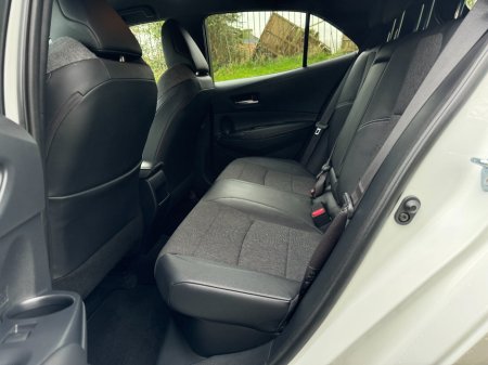 2022 Toyota Corolla 1.8 Hybrid Luna Sport Hatchback €26,950 thumbnail