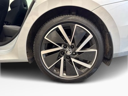 2025 Skoda Octavia - thumbnail 5