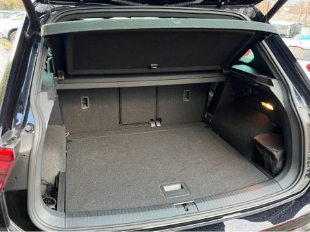 2020 Volkswagen Tiguan R-LINE 4MOTION AUTOMATIC 2.0 DIESEL //LOW MILES//HIGH SPEC//HEATED FRONT AND REAR SEATS//HEAD UP DISPLAY//360 PARKING CAMERAS// €34,950 thumbnail