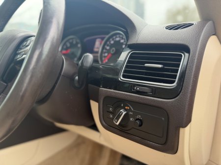 2016 Volkswagen Touareg - thumbnail 13