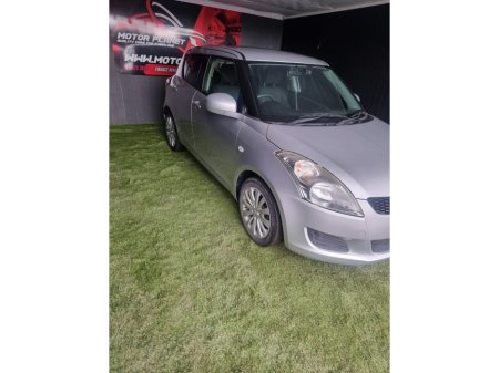 2012 Suzuki Swift - thumbnail 2