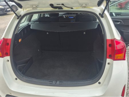 2014 Toyota Auris - thumbnail 5