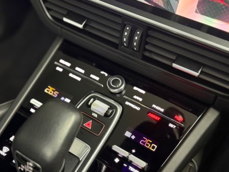 2023 Porsche Cayenne E-hybri E-hybrid 4DR Auto €87,990 thumbnail