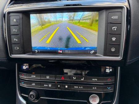 2015 Jaguar XE - thumbnail 10