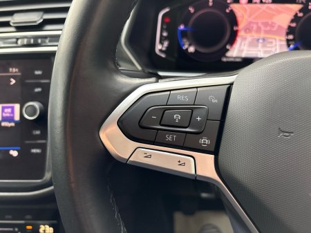 2023 Volkswagen Tiguan Allspace 2.0 TDI 122HP Life €31,975 thumbnail