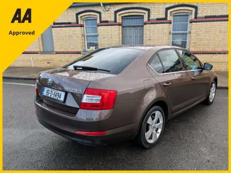 2015 Skoda Octavia ELEGANCE 1.6 TDI 105HP 4DR €8,450 thumbnail