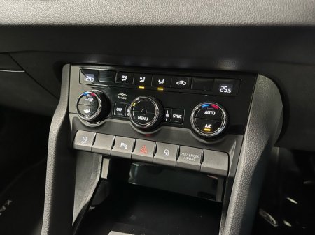 2025 Skoda Karoq Selection DSG 1.5TSI 150BHP - Reversing Camera - Climate Control - Cruise Control - Auto Lights/Wipers - Apple CarPlay/Android Auto €40,950 thumbnail