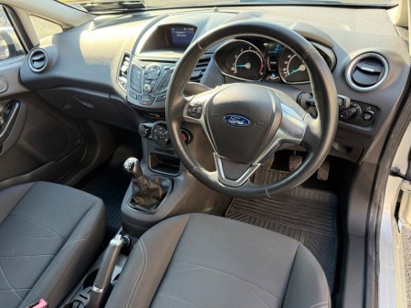 2017 Ford Fiesta - thumbnail 9