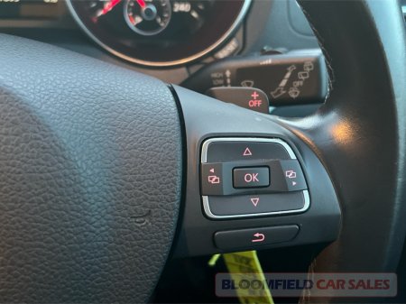 2011 Volkswagen Golf HIGHLINE , SUNROOF // LOW MILEAGE €8,950 thumbnail