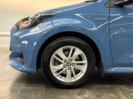 2021 Toyota Yaris HYBRID LUNA 4DR AUTO €21,950 thumbnail