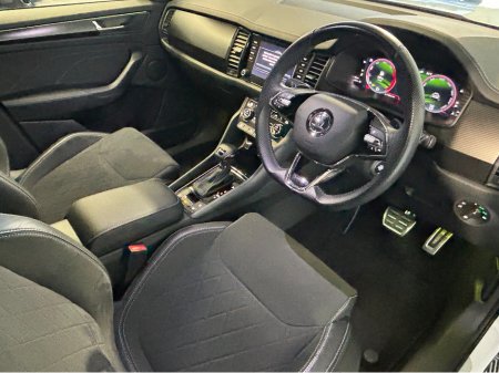 2024 Skoda Kodiaq *PAN ROOF*7S SPORTLINE 2.0 TDI 150HP D €52,800 thumbnail