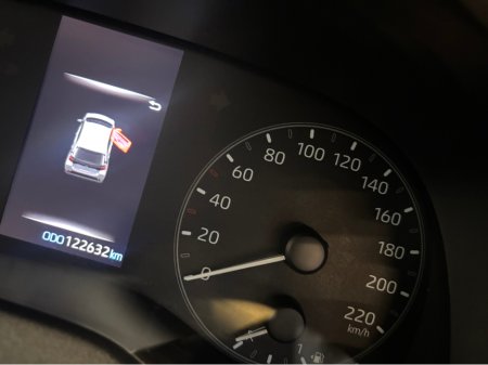 2023 Toyota Yaris - thumbnail 12