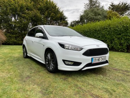 2017 Ford Focus - thumbnail 1