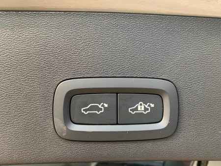 2025 Volvo EX40 - thumbnail 15