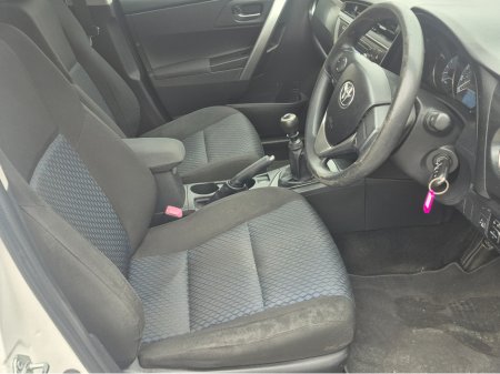 2014 Toyota Auris - thumbnail 6