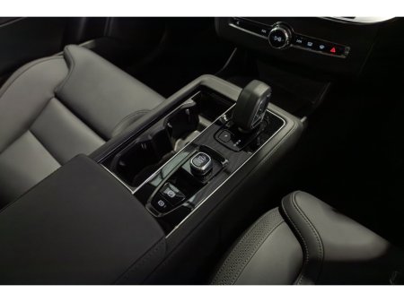 2025 Volvo XC90 - thumbnail 18