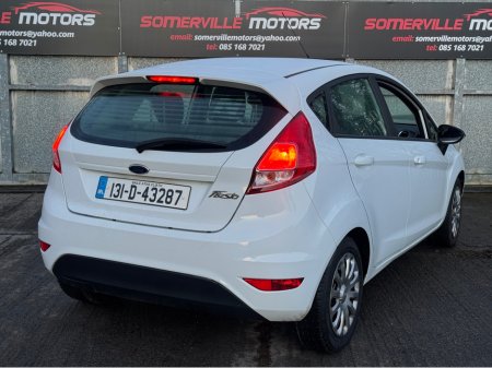 2013 Ford Fiesta 1.25 STYLE 60BHP 5DR ARGENTO €5,999 thumbnail