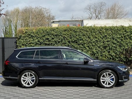 2016 Volkswagen Passat - thumbnail 3