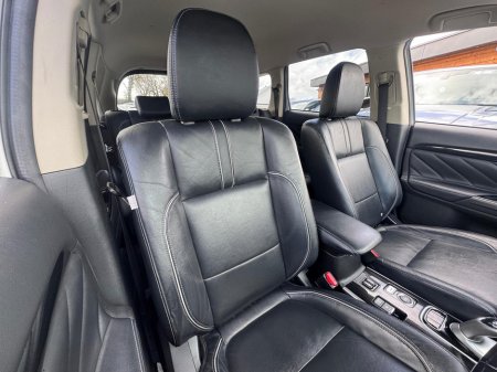 2018 Mitsubishi Outlander - thumbnail 14