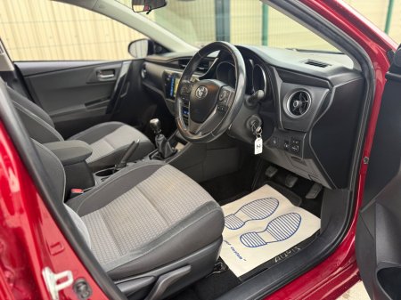 2018 Toyota Auris 1.2 D4-T 5Dr Luna Sport €14,950 thumbnail