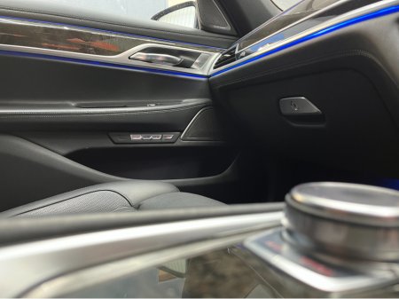 2016 BMW 7 Series 2016 BMW 740E IPERFORMANCE M-SPORT 2.0 AUTOMATIC / CRUISE CONTROL / 360° PARKING CAMERA / ELECTRIC MEMORY HEATED & MASSAGING SEATS / HEATED REAR SEATS / PANORAMIC SUNROOF / PADDLE SHIFTERS AND MORE thumbnail