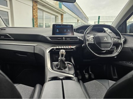 2019 Peugeot 5008 ALLURE 1.5 BLUE HDI 130 6 6.2 4DR €19,950 thumbnail