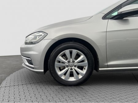 2018 Volkswagen Golf 2018 Volkswagen Golf 1.2 TSI Automatic €17,950 thumbnail