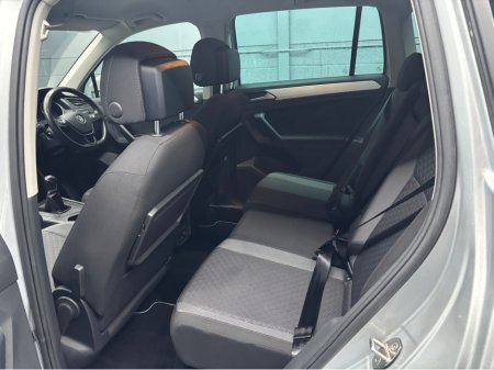 2020 Volkswagen Tiguan CL 2.0 TDI MANUAL 6SPEED FWD 150HP 5DR €24,950 thumbnail