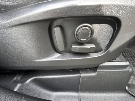 2023 Land Rover Defender - thumbnail 37