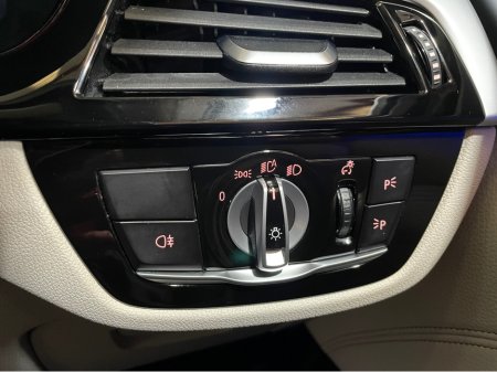 2021 BMW 5 Series - thumbnail 22