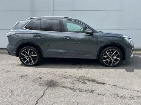 2025 Volkswagen Tiguan - photo 2