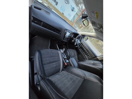 2017 Mitsubishi Outlander - thumbnail 16