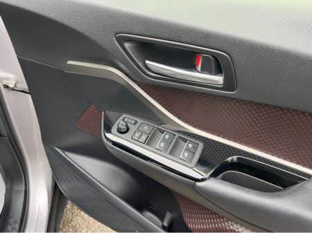 2018 Toyota C-HR 1.8 HYBRID AUTO LOW KM HIGH SPEC €19,450 thumbnail