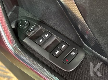 2017 Peugeot 2008 - thumbnail 15