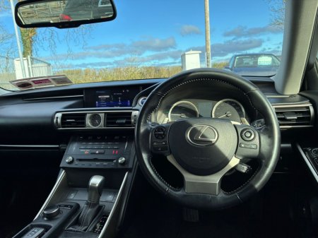 2016 Lexus IS 300 h - thumbnail 15