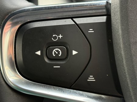 2023 Volvo XC40 - thumbnail 23