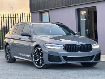 2022 BMW 5 Series - view 2