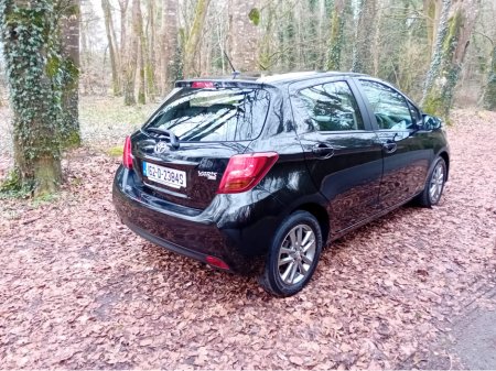 2016 Toyota Yaris - thumbnail 6