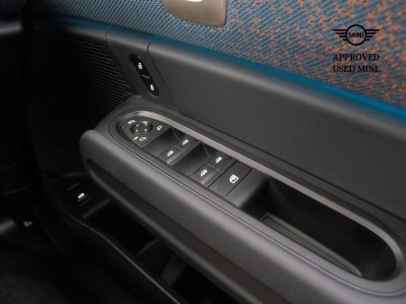 2025 MINI Countryman C €49,900 thumbnail