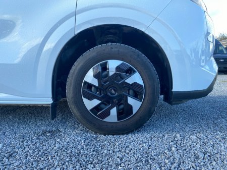 2025 Ford Transit Custom 2.5 Crewcab PHEV Automatic €42,500 thumbnail