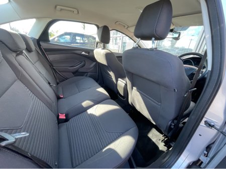 2017 Ford Focus - thumbnail 8