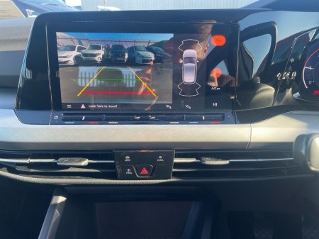 2024 Volkswagen Golf 2.0 TDI 115HP Life €28,975 thumbnail