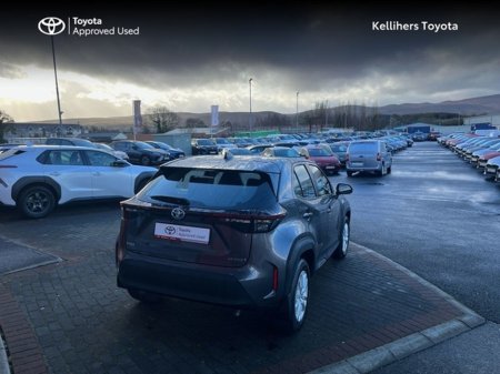 2022 Toyota Yaris Cross - view 2