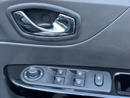 2016 Renault Captur - thumbnail 30