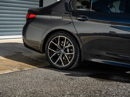 2023 BMW 5 Series - thumbnail 4