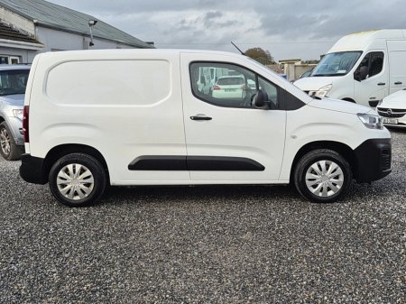 2021 Citroen Berlingo Enterprise 650 Van 1.5 Diesel with 3 seats in front and side loading door.