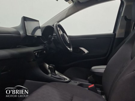 2024 Toyota Yaris Yaris Hybrid Luna €23,900 thumbnail