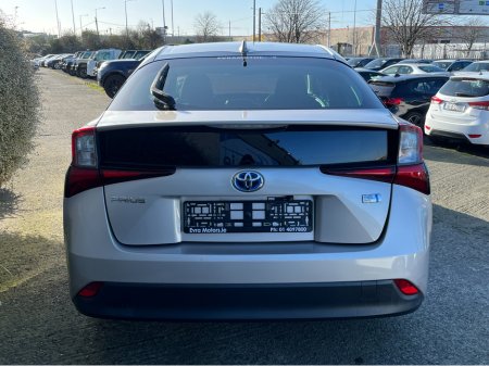 2019 Toyota Prius - thumbnail 6